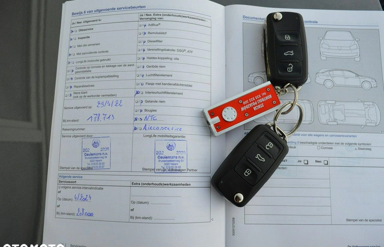 Volkswagen Touran cena 41900 przebieg: 215000, rok produkcji 2015 z Hrubieszów małe 781